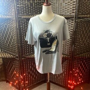 -000106 NWOT VIBRANT PRINT T-SHIRT WITH FLOWERS,PURSE & HEELS.